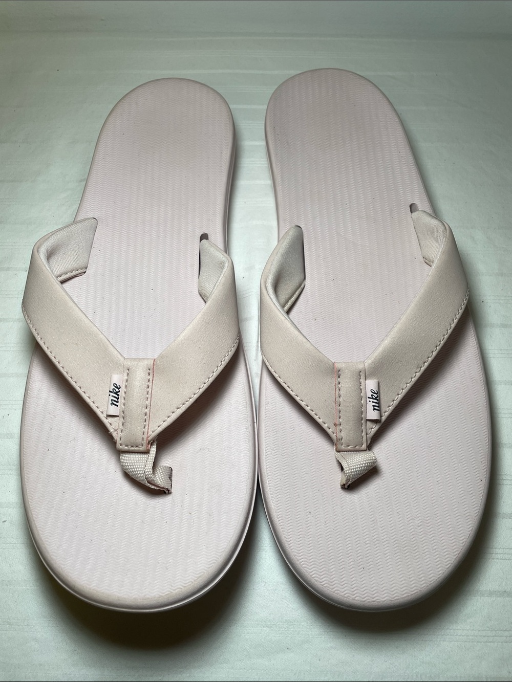 Nike Bella Kai Thong sandals in barely rose light pink flip flops women size 10